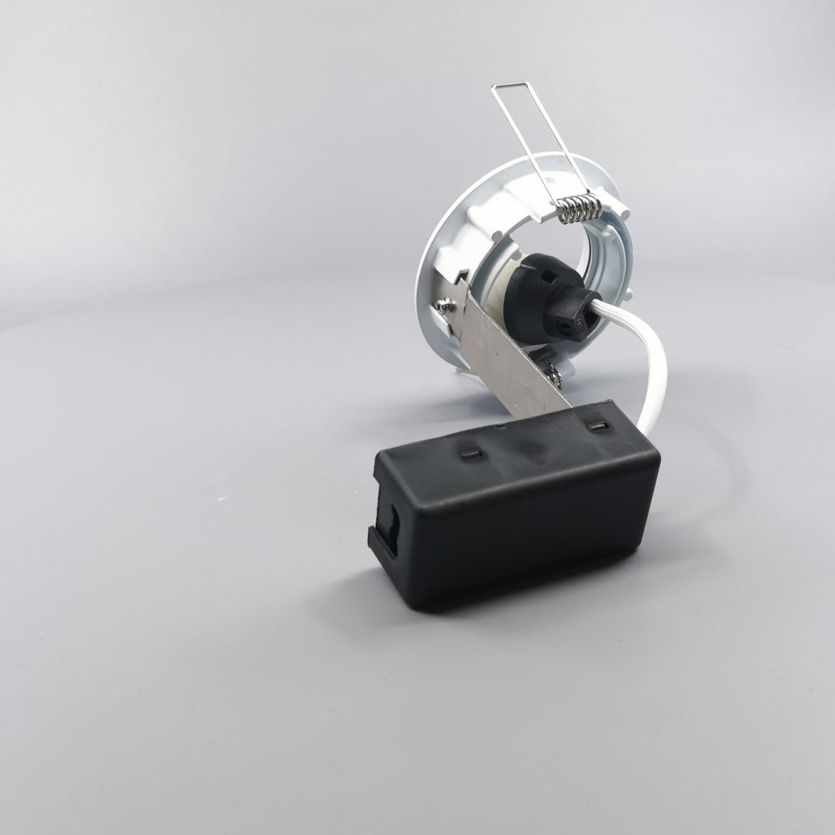 DL-830 230V GU10 max 50W hvid (360° frame 10)