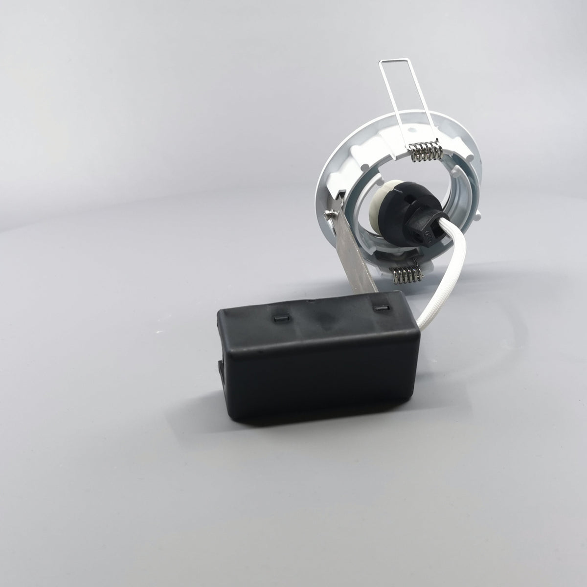 DL-830 230V GU10 max 50W hvid (360° frame 11)