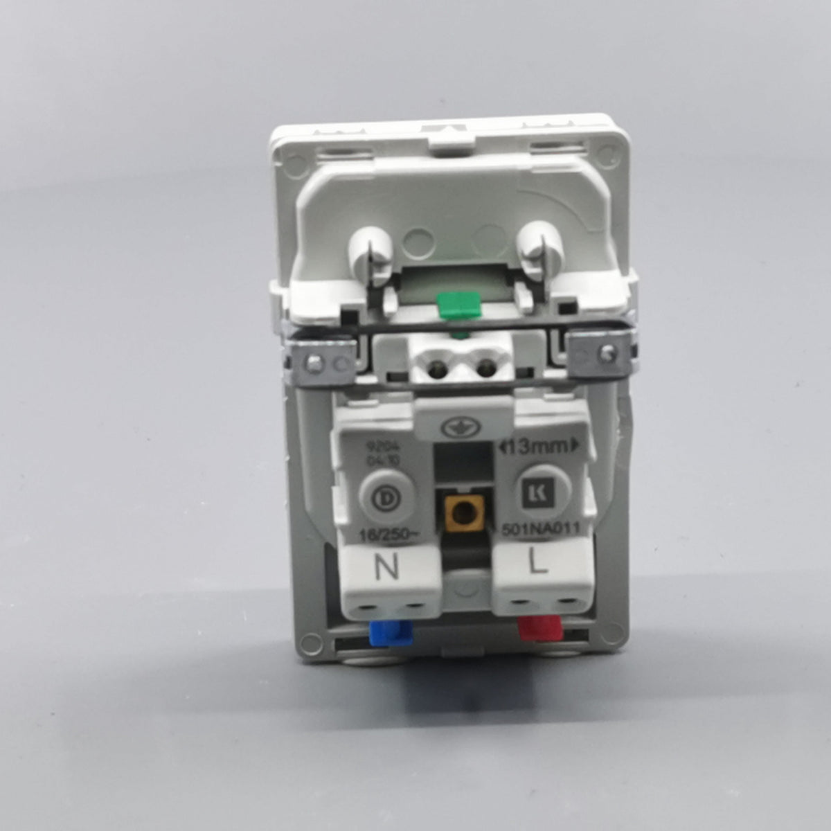 Fuga stikkontakt med jord 1½ modul 2-pol - hvid (360° frame 13)