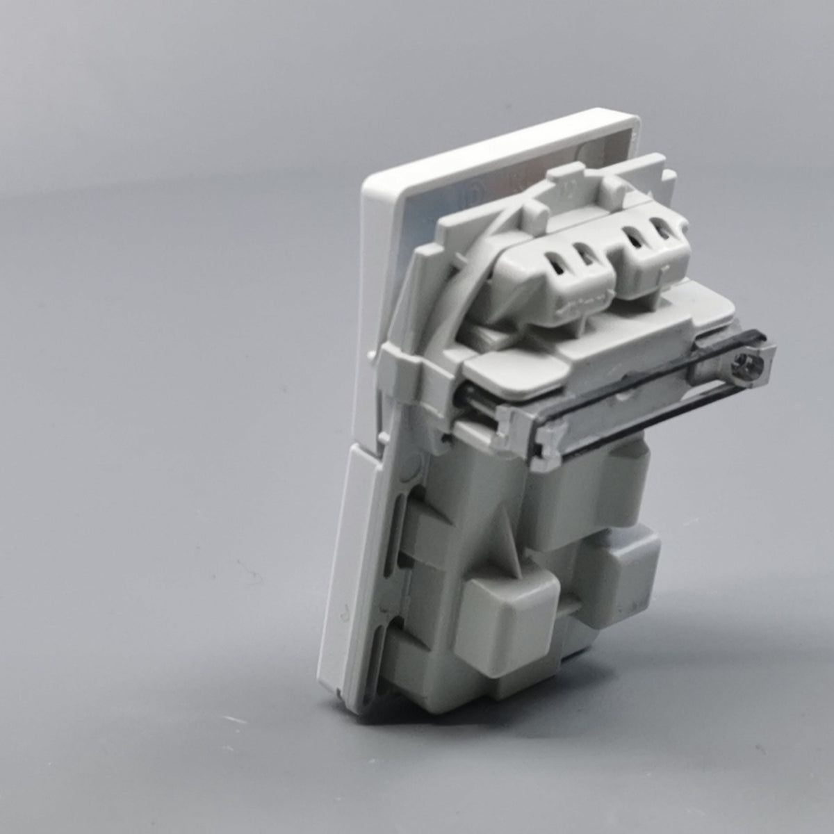 Fuga stikkontakt uden jord med afbryder 1½ modul 2-pol - hvid (360° frame 10)
