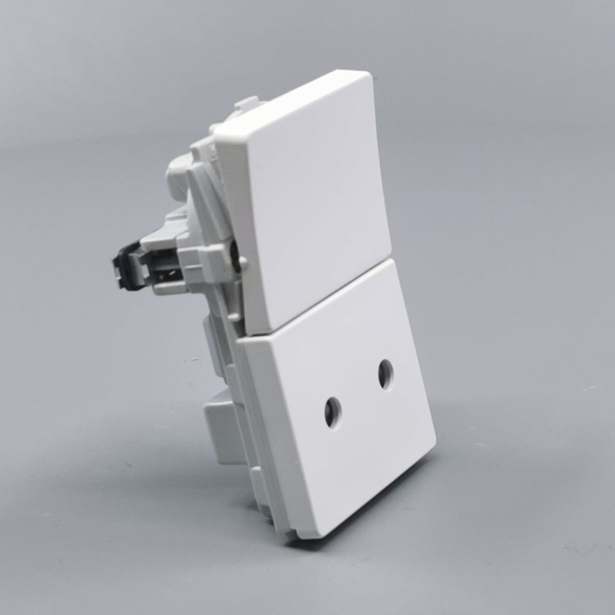 Fuga stikkontakt uden jord med afbryder 1½ modul 2-pol - hvid (360° frame 21)