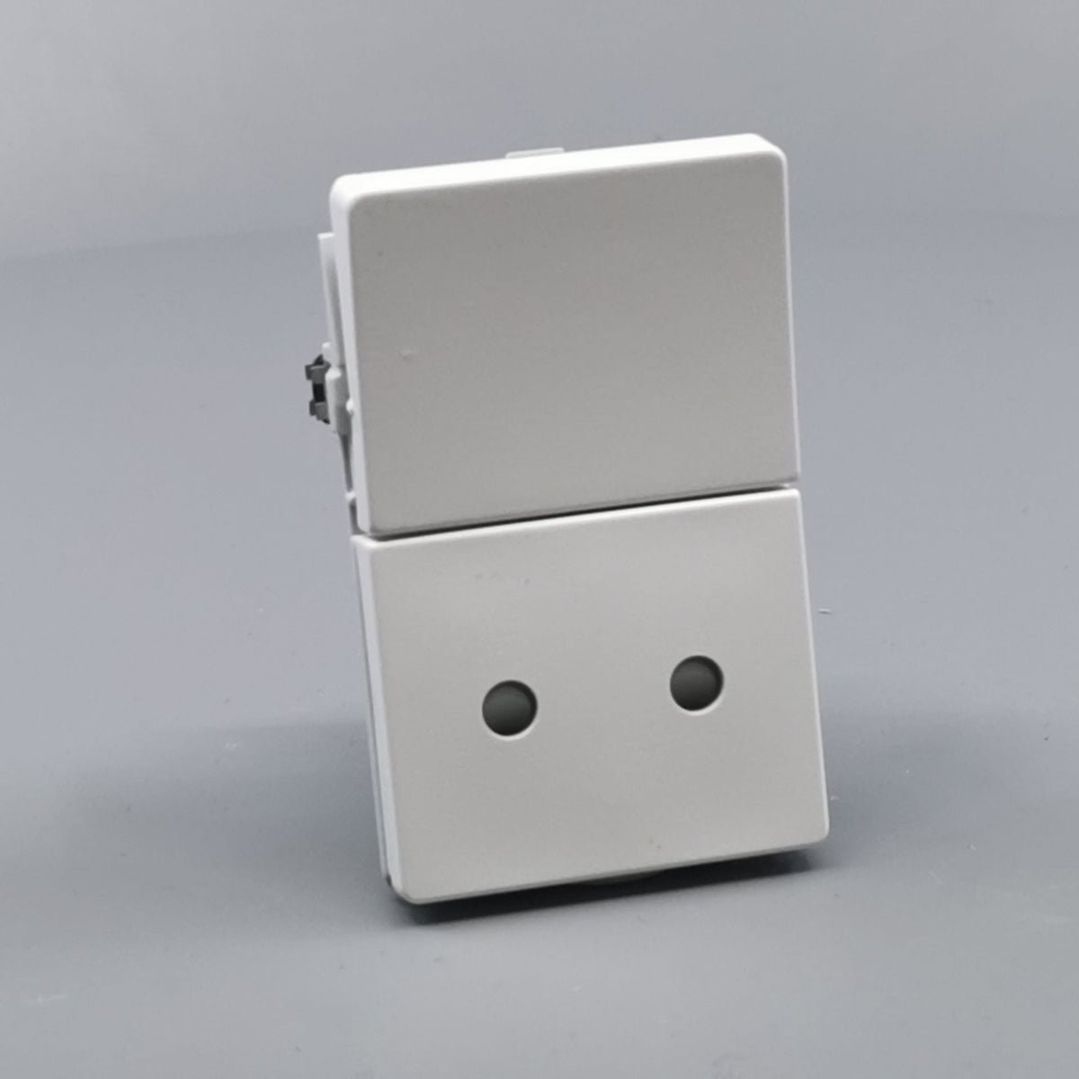 Fuga stikkontakt uden jord med afbryder 1½ modul 2-pol - hvid (360° frame 24)