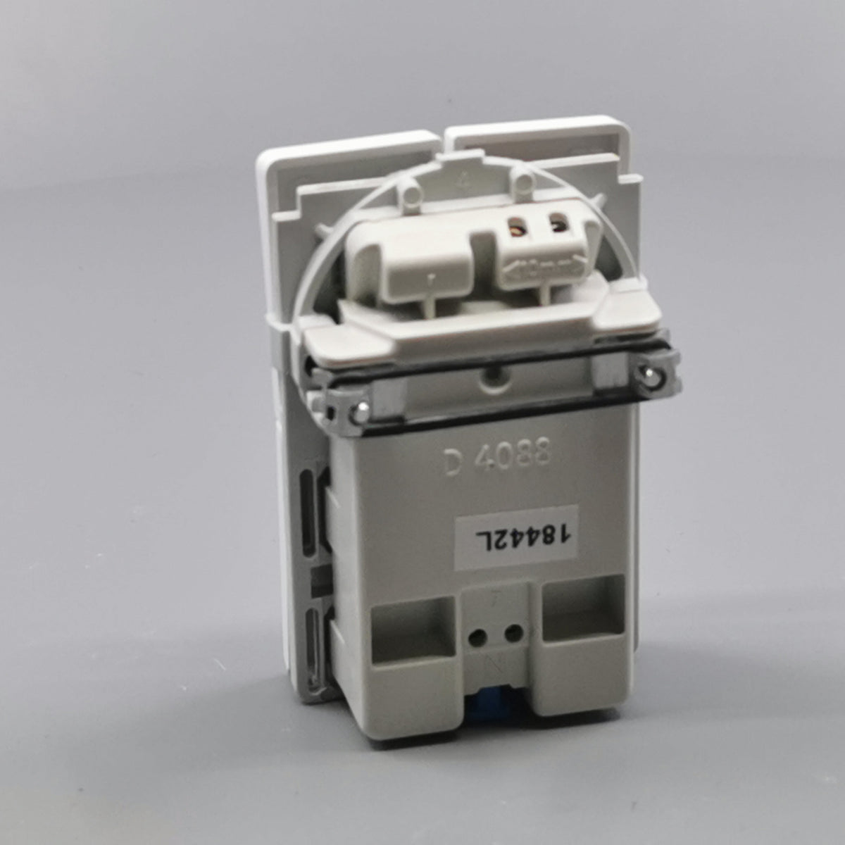 Fuga dobbelt stikkontakt med afbryder 1½ modul 2-pol - hvid (360° frame 12)
