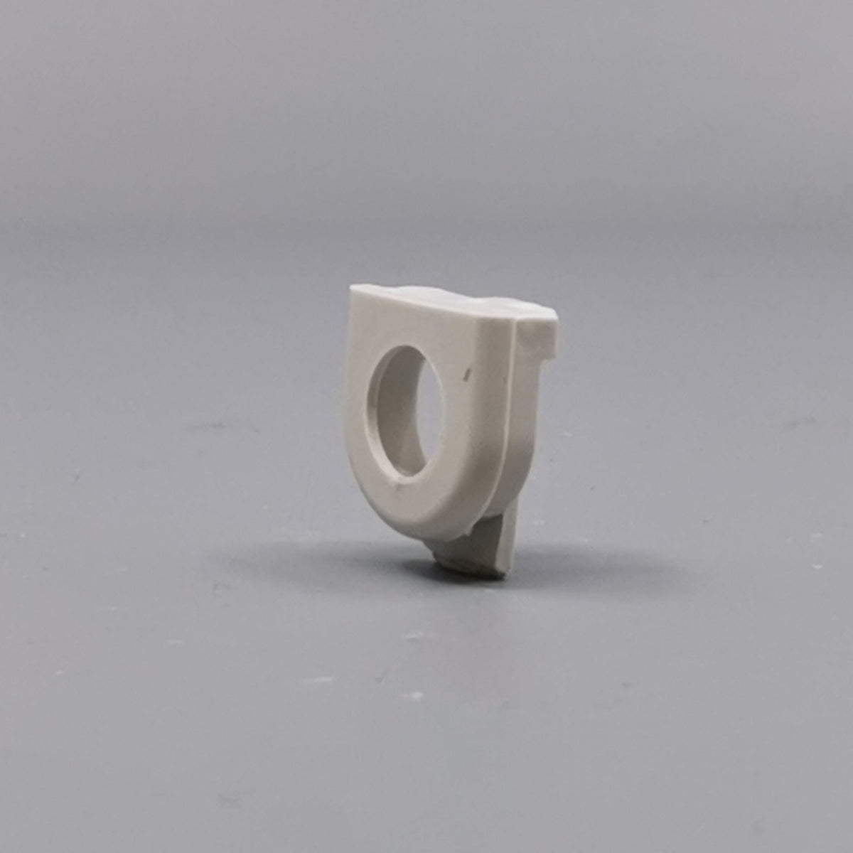 Plasttylle for rund kabel lysegrå (360° frame 5)