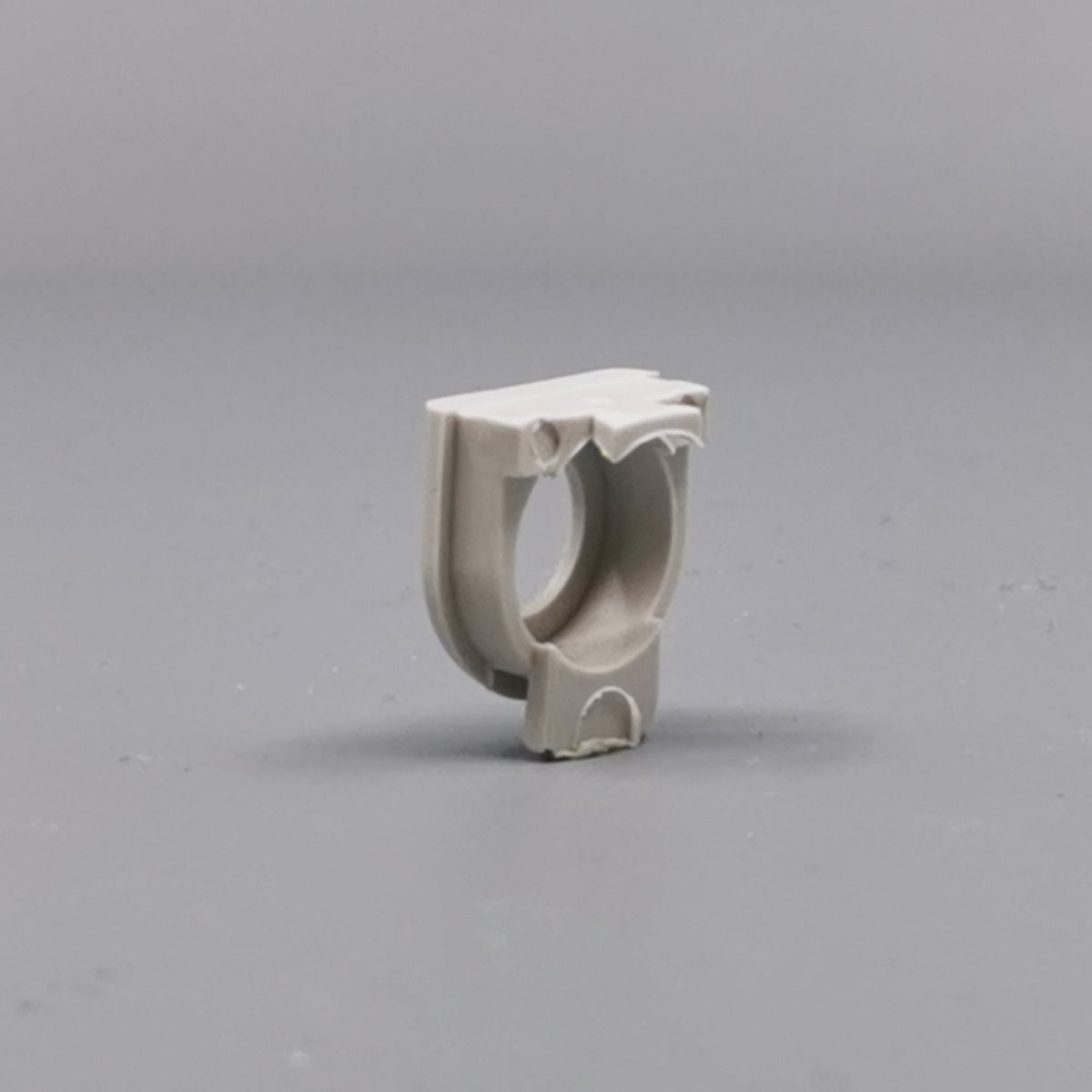 Plasttylle for rund kabel lysegrå (360° frame 10)
