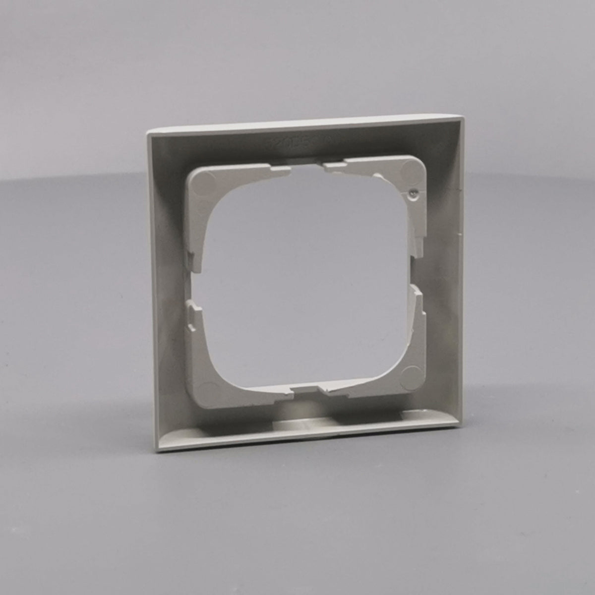 LK Fuga ramme Softline 63 1m - lysegrå (360° frame 12)