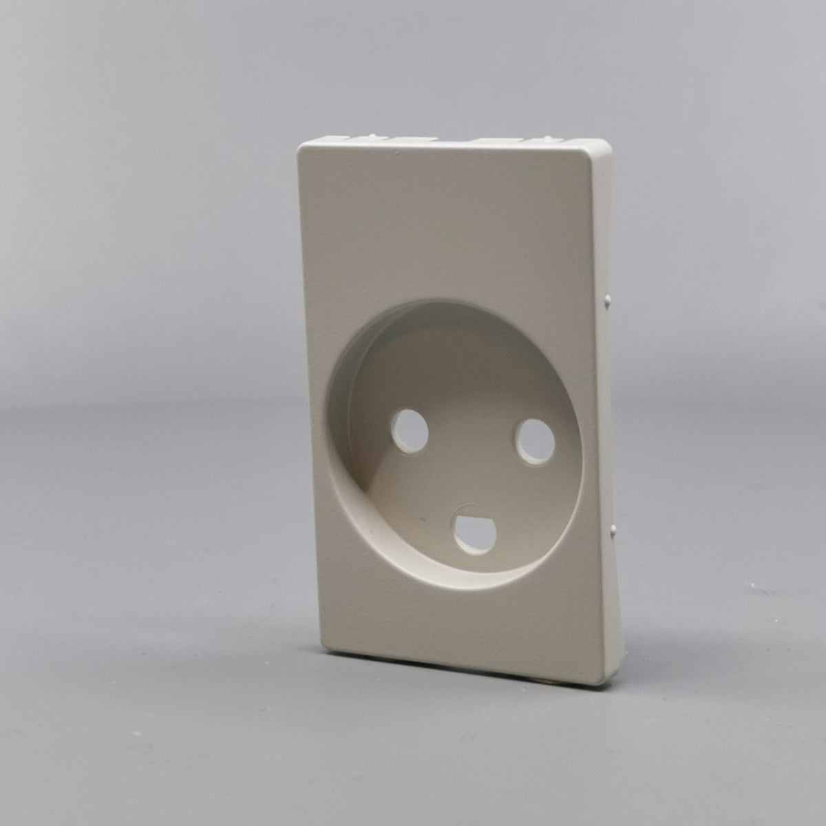 Fuga Afdækning for stikkontakt 1½ modul lysegrå (360° frame 3)