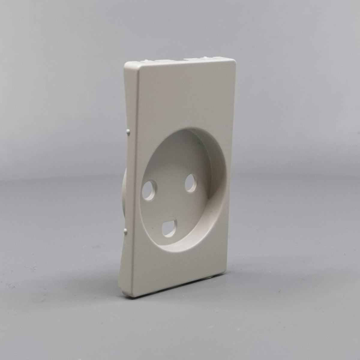 Fuga Afdækning for stikkontakt 1½ modul lysegrå (360° frame 22)