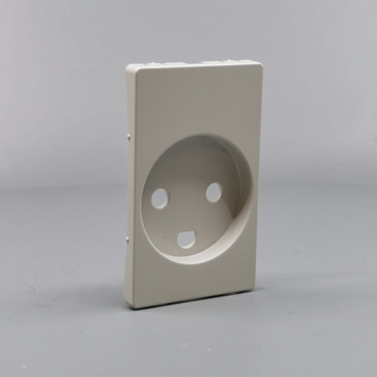 Fuga Afdækning for stikkontakt 1½ modul lysegrå (360° frame 23)