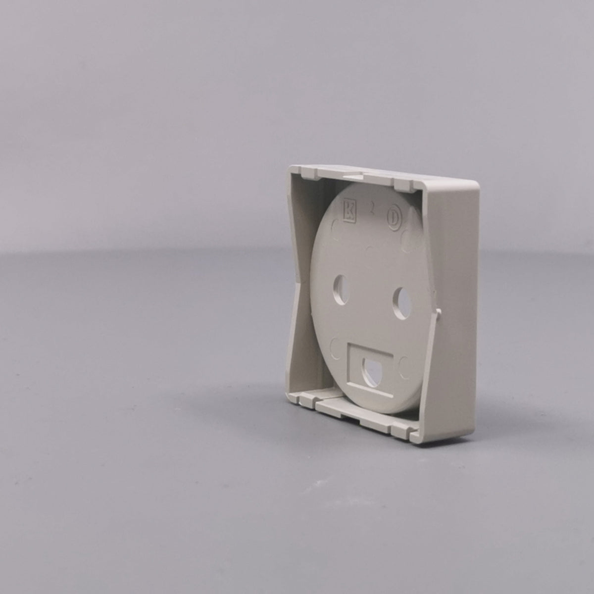Afdækning for stikkontakt 1 modul gl model lysegrå (360° frame 17)