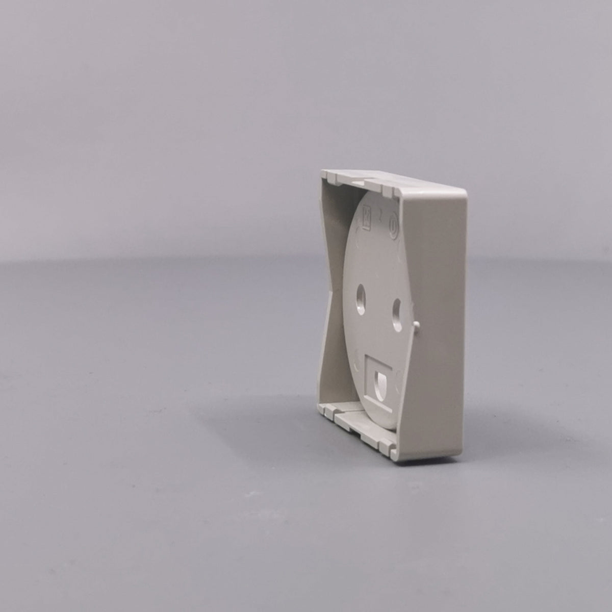 Afdækning for stikkontakt 1 modul gl model lysegrå (360° frame 18)