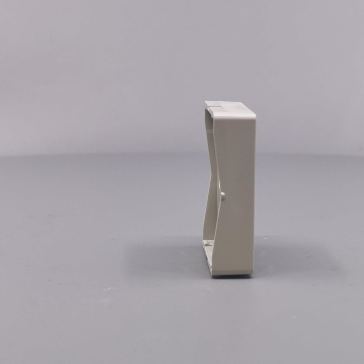 Afdækning for stikkontakt 1 modul gl model lysegrå (360° frame 19)