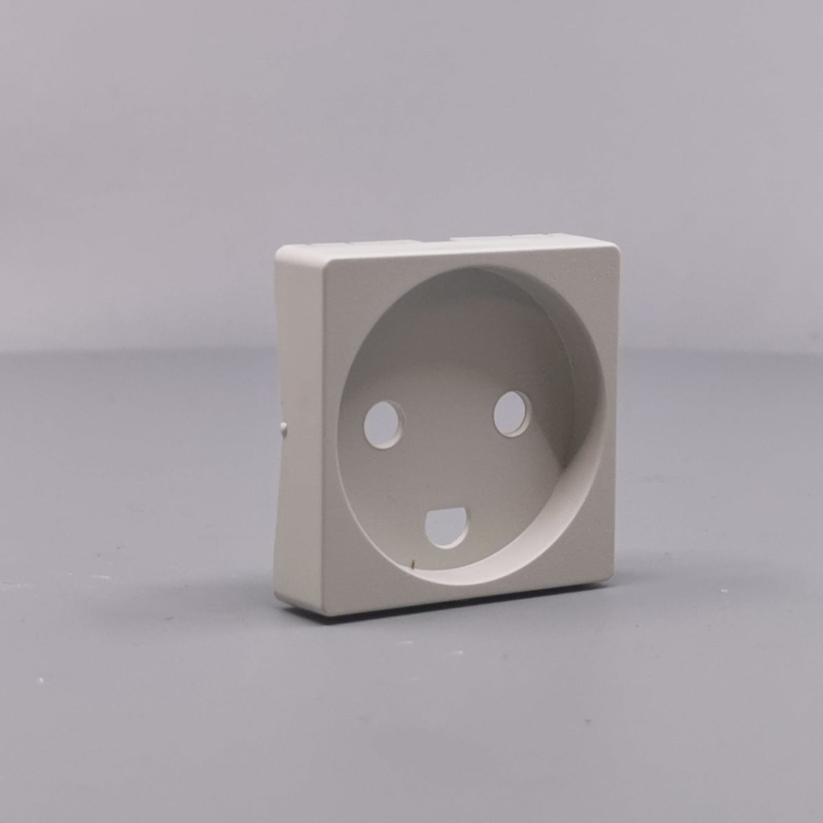 Afdækning for stikkontakt 1 modul gl model lysegrå (360° frame 23)