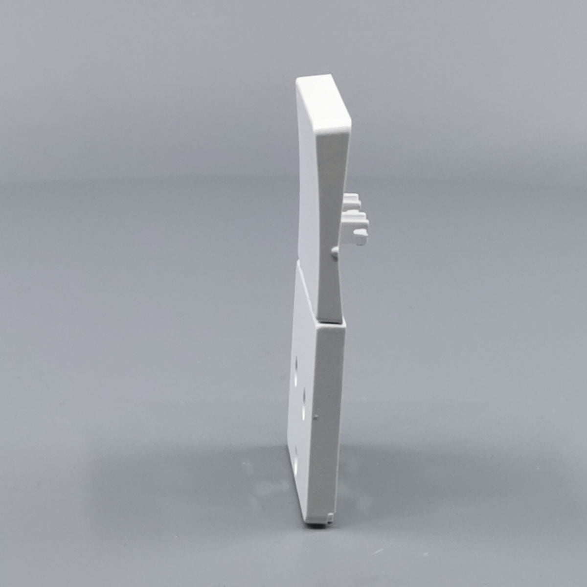 Fuga Tangent stikkontakt med jord hvid (360° frame 7)