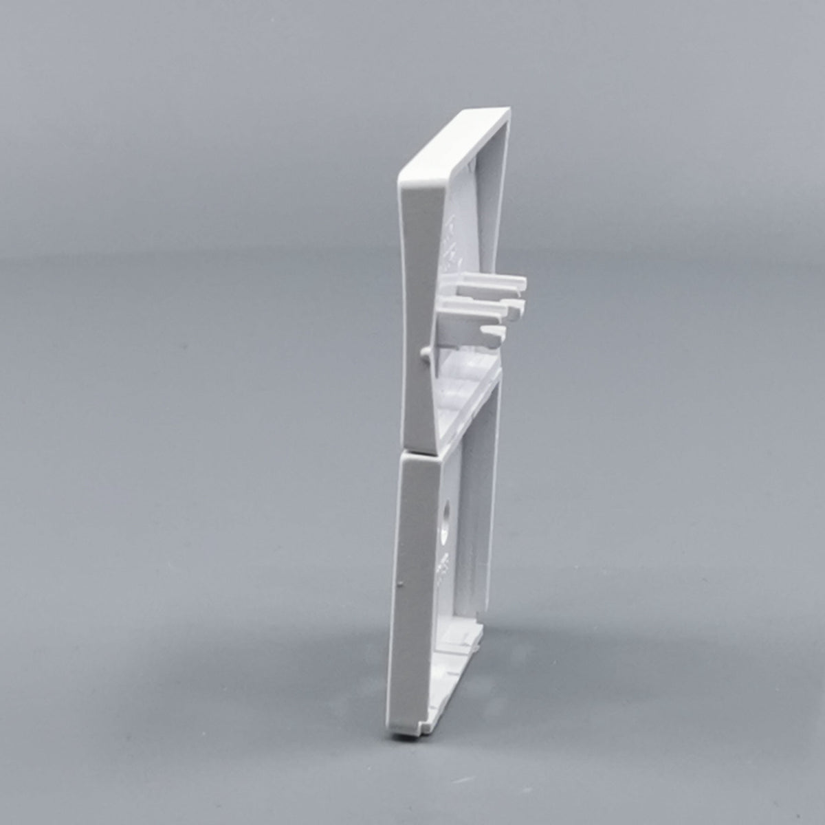 Fuga Tangent stikkontakt med jord hvid (360° frame 8)