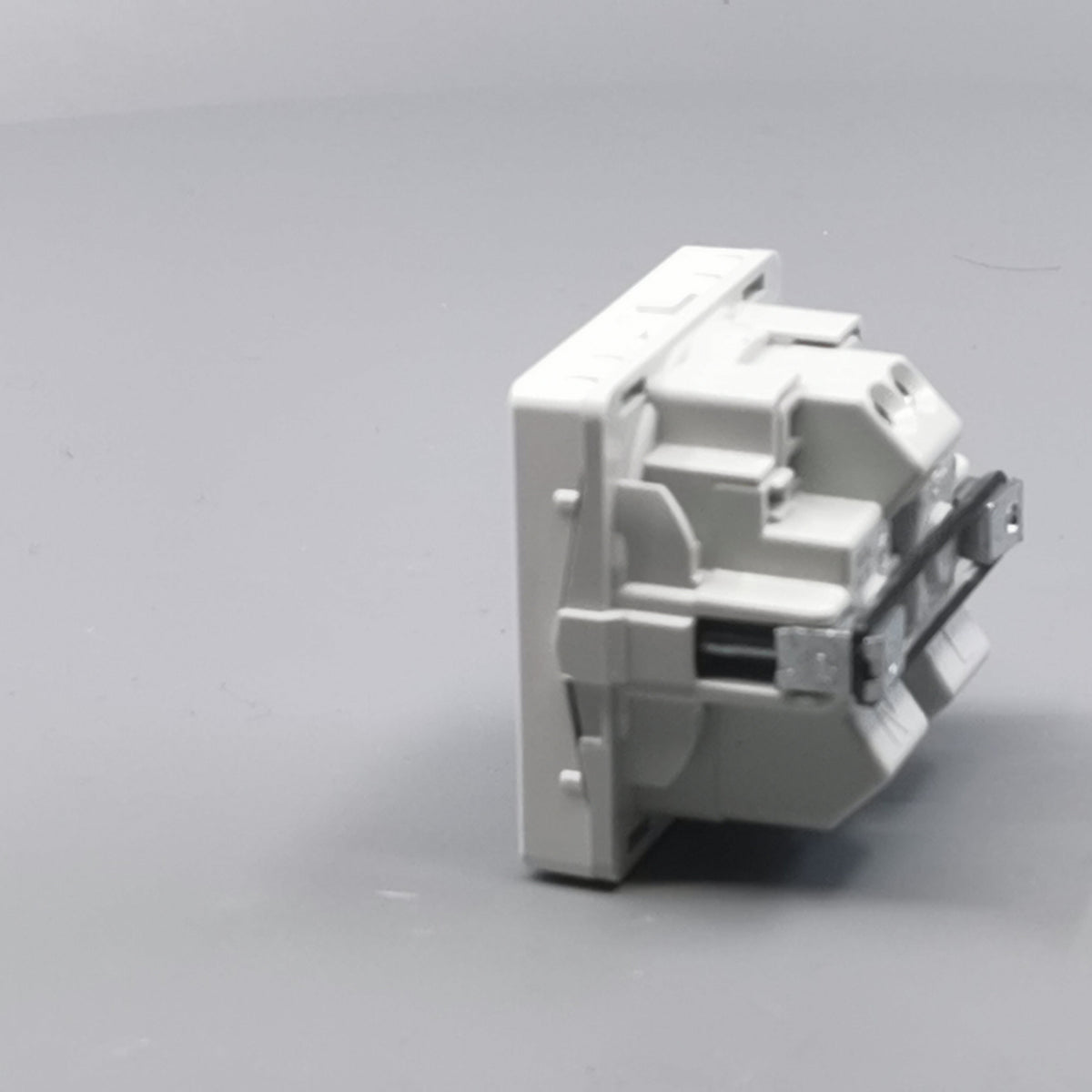 Fuga stikkontakt med jord 1 modul 2-pol - hvid (360° frame 8)