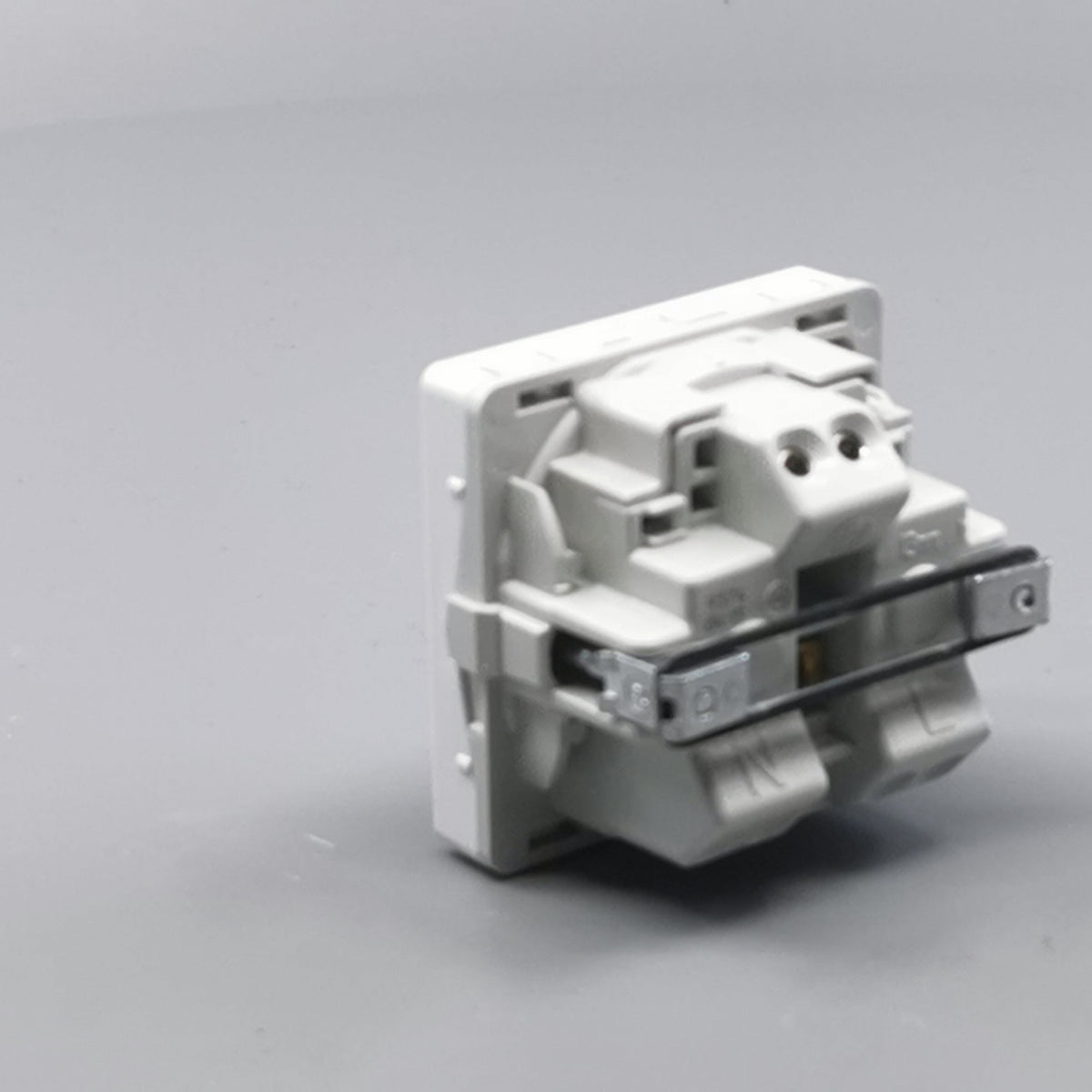 Fuga stikkontakt med jord 1 modul 2-pol - hvid (360° frame 10)