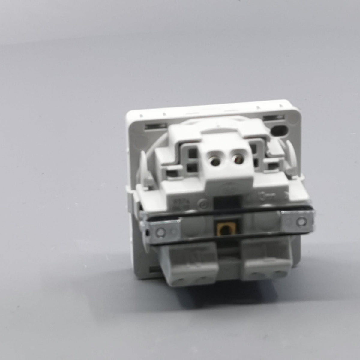 Fuga stikkontakt med jord 1 modul 2-pol - hvid (360° frame 12)