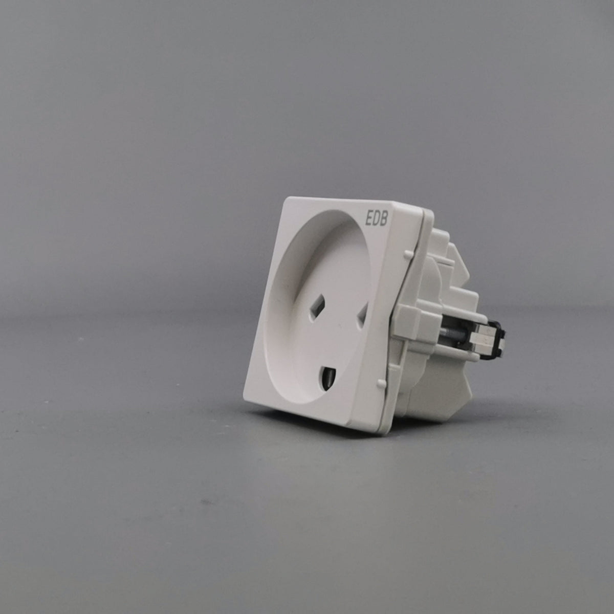 Fuga EDB stikkontakt med jord 1 modul 2-pol - hvid (360° frame 5)