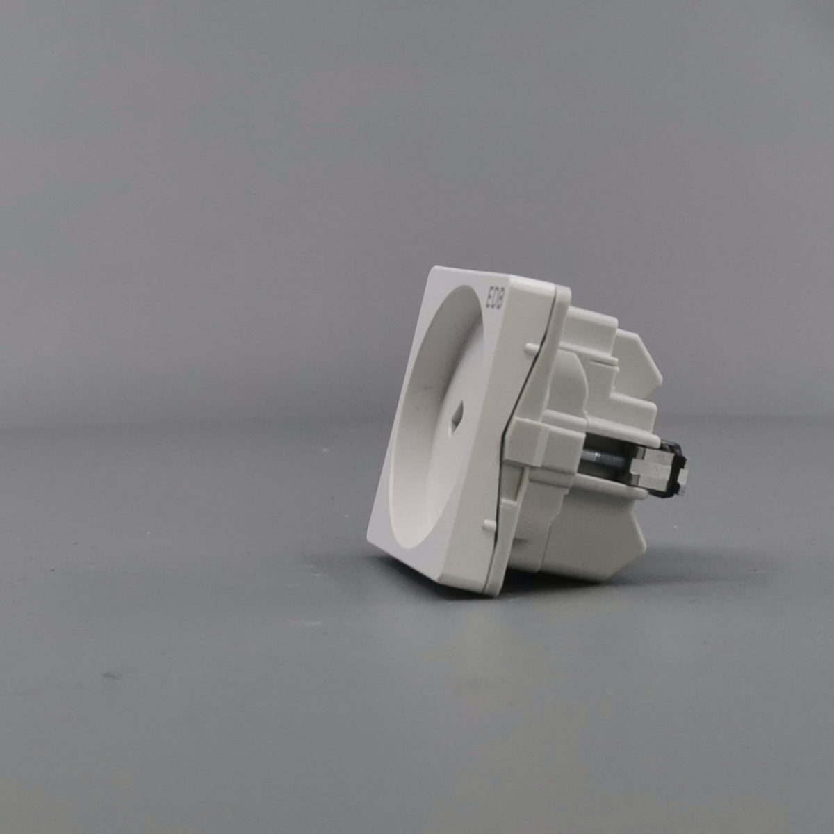 Fuga EDB stikkontakt med jord 1 modul 2-pol - hvid (360° frame 6)