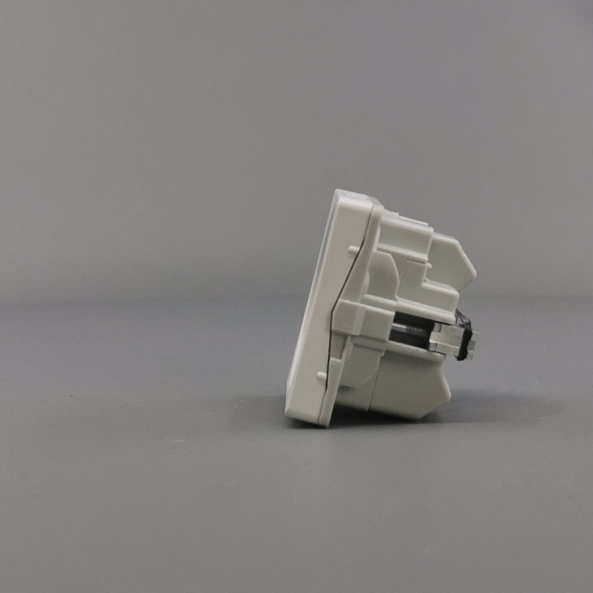 Fuga EDB stikkontakt med jord 1 modul 2-pol - hvid (360° frame 7)