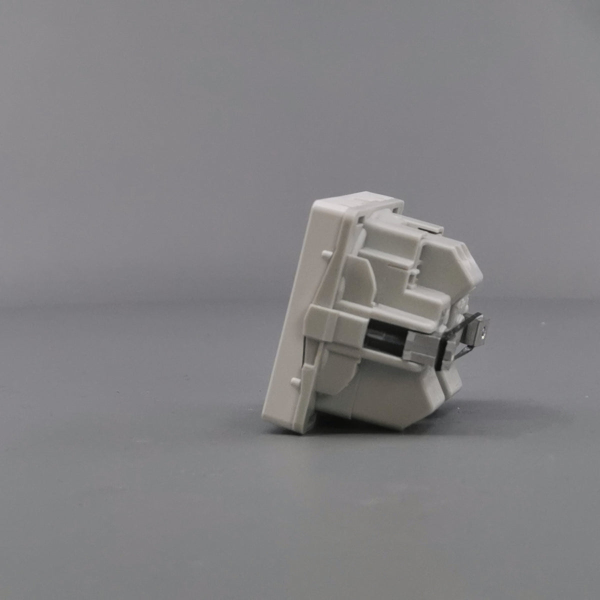 Fuga EDB stikkontakt med jord 1 modul 2-pol - hvid (360° frame 8)