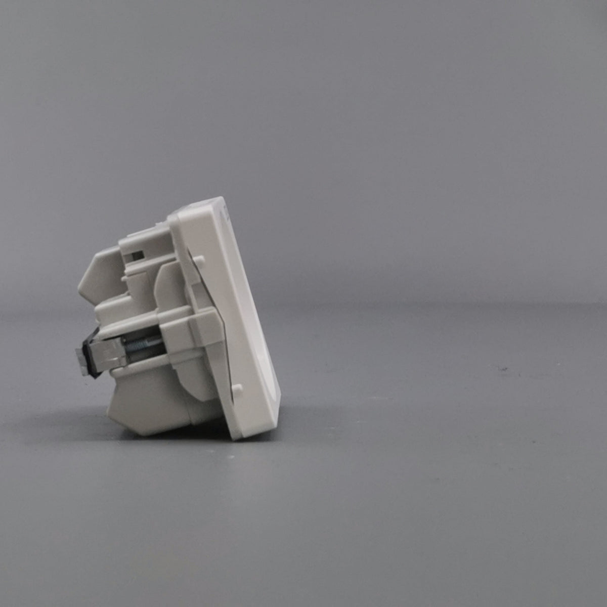 Fuga EDB stikkontakt med jord 1 modul 2-pol - hvid (360° frame 19)