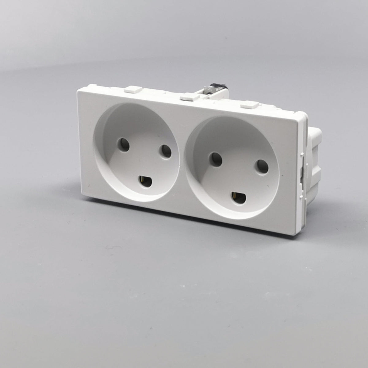 Fuga vandret stikkontakt med jord 2 modul 2-pol 2 tændinger - hvid (360° frame 3)