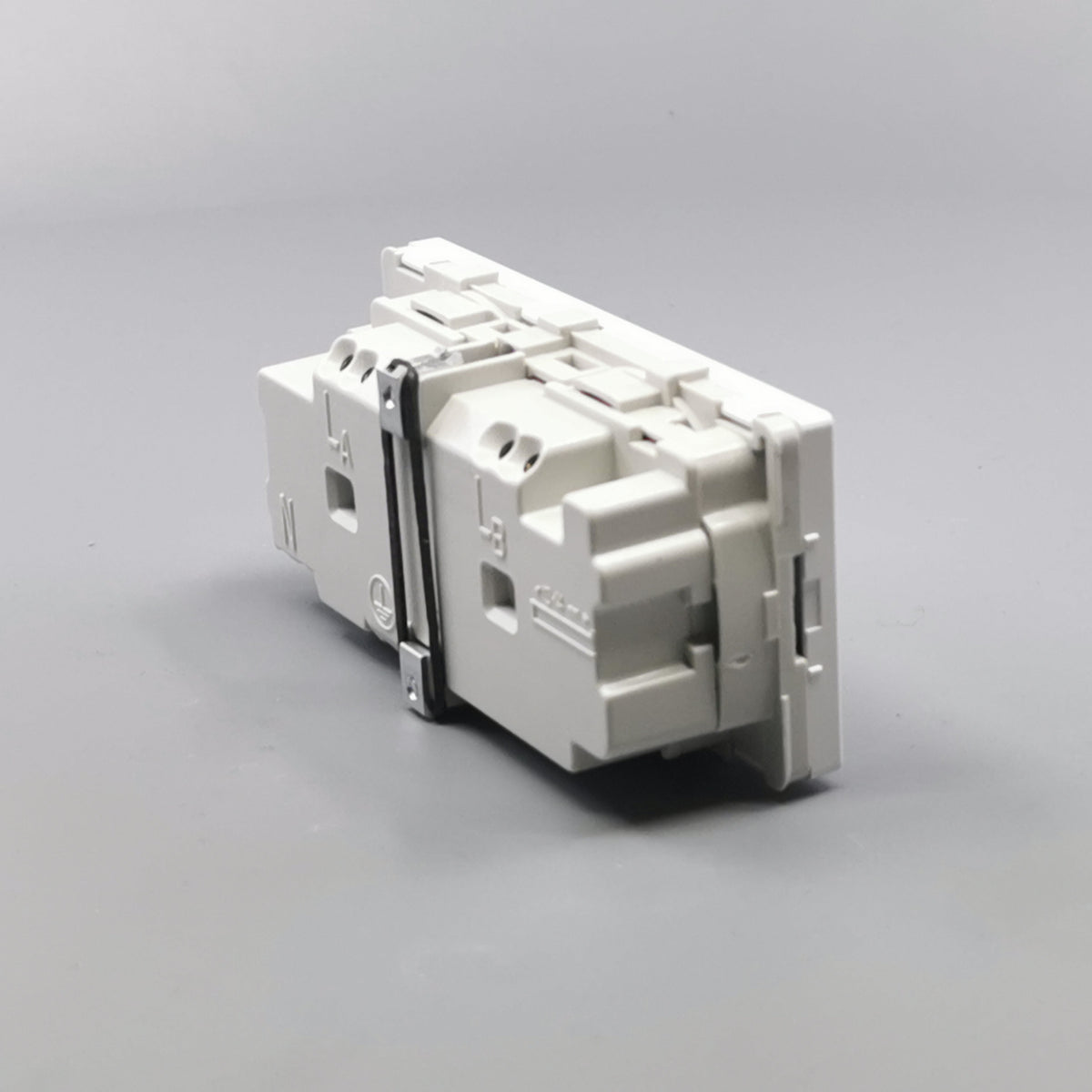 Fuga vandret stikkontakt med jord 2 modul 2-pol 2 tændinger - hvid (360° frame 17)