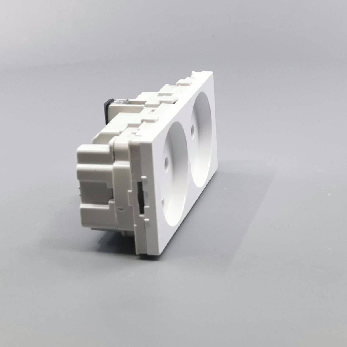Fuga vandret stikkontakt med jord 2 modul 2-pol 2 tændinger - hvid (360° frame 20)