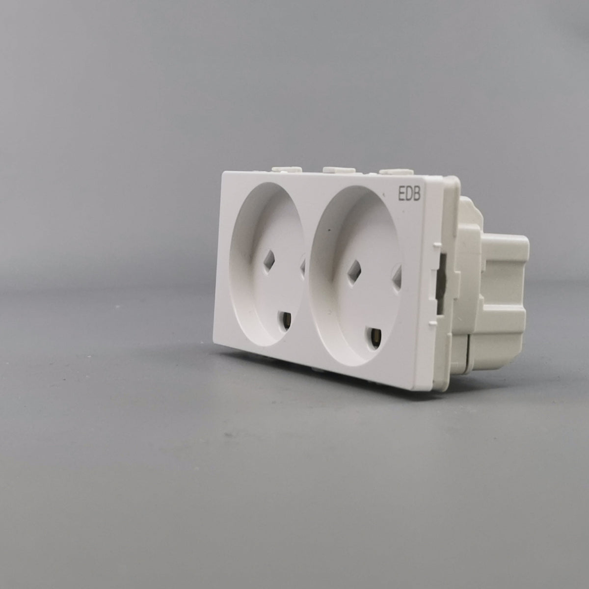 Fuga vandret EDB stikkontakt med jord 2 modul 2-pol - hvid (360° frame 5)
