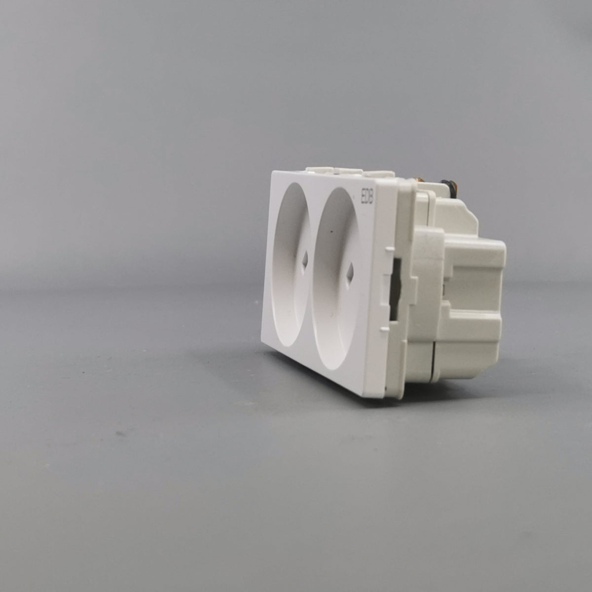 Fuga vandret EDB stikkontakt med jord 2 modul 2-pol - hvid (360° frame 6)