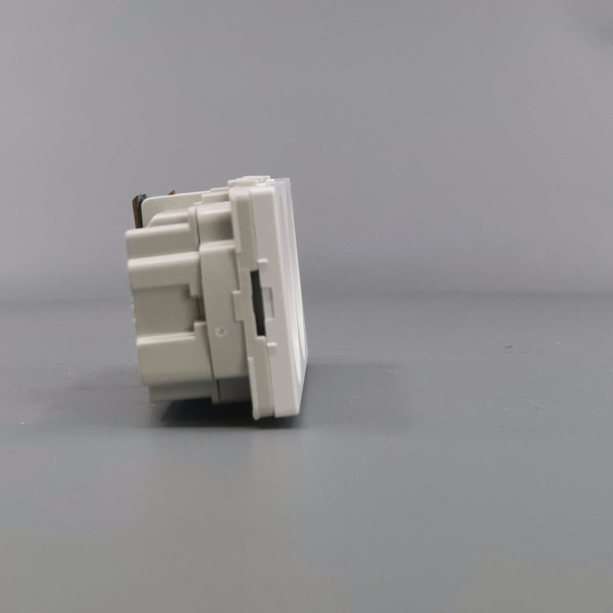 Fuga vandret EDB stikkontakt med jord 2 modul 2-pol - hvid (360° frame 19)