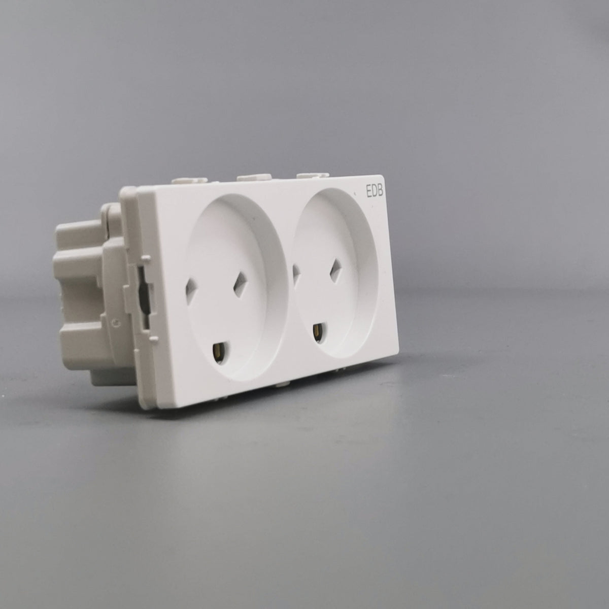Fuga vandret EDB stikkontakt med jord 2 modul 2-pol - hvid (360° frame 21)