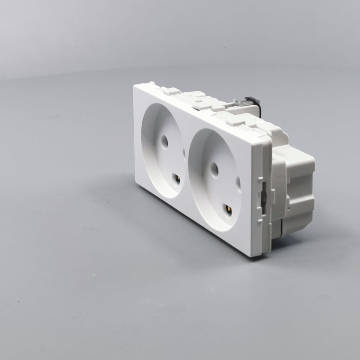 Fuga stikkontakt med jord 2 modul 2-pol - hvid (360° frame 5)