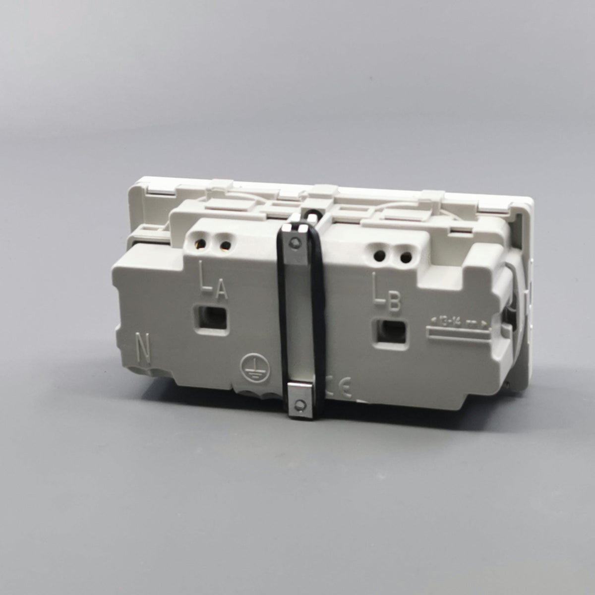 Fuga stikkontakt med jord 2 modul 2-pol - hvid (360° frame 14)