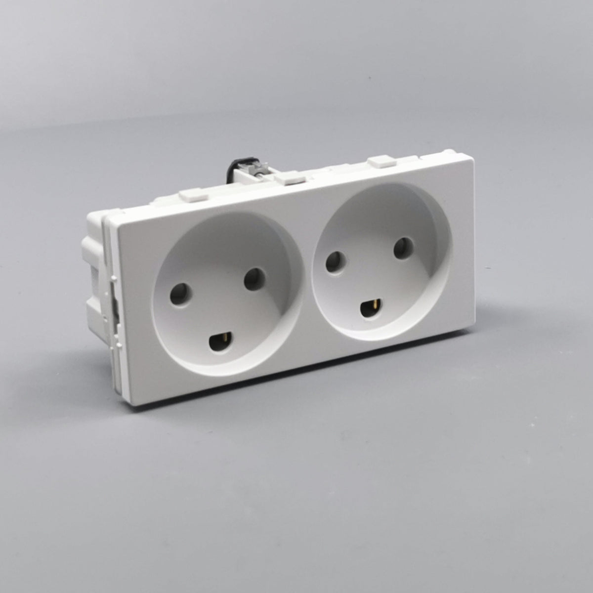 Fuga stikkontakt med jord 2 modul 2-pol - hvid (360° frame 23)