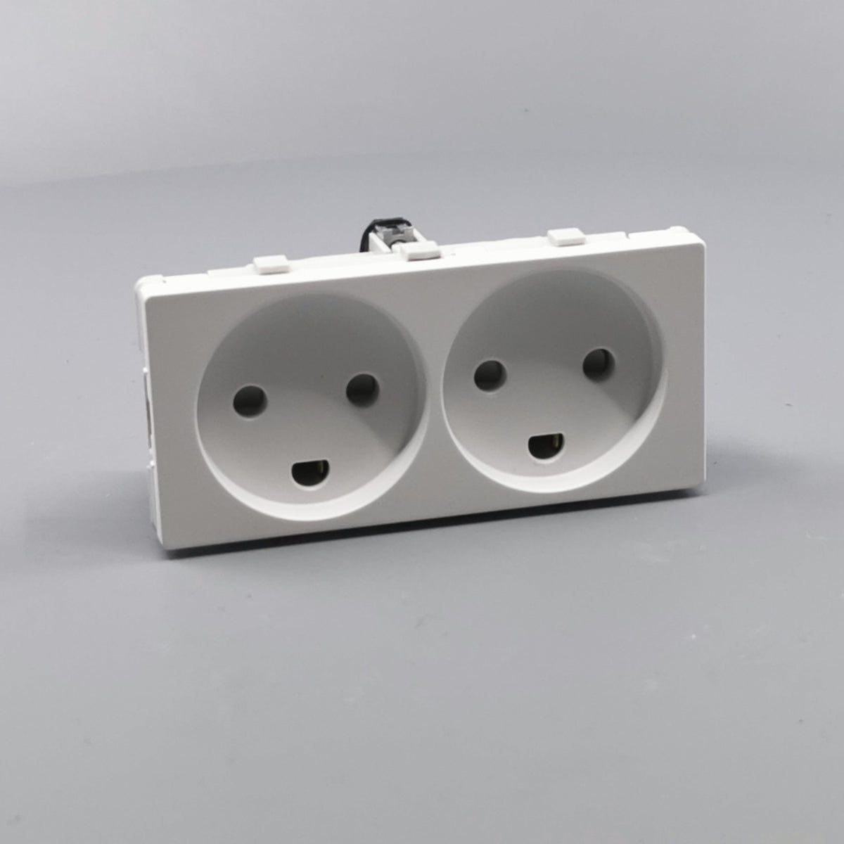 Fuga stikkontakt med jord 2 modul 2-pol - hvid (360° frame 24)