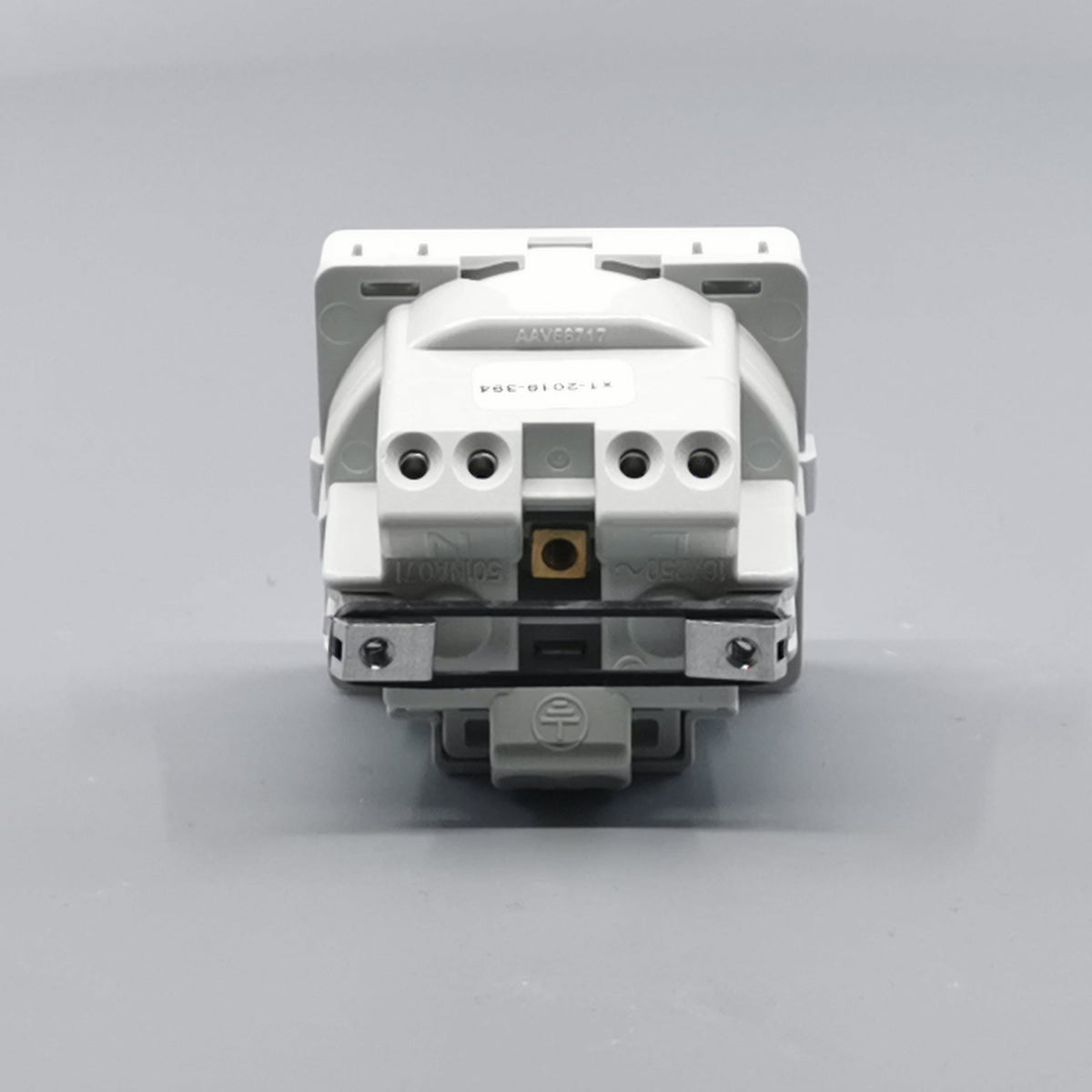 Fuga stikkontakt m. pindjord 1 modul 2-pol - hvid (360° frame 13)