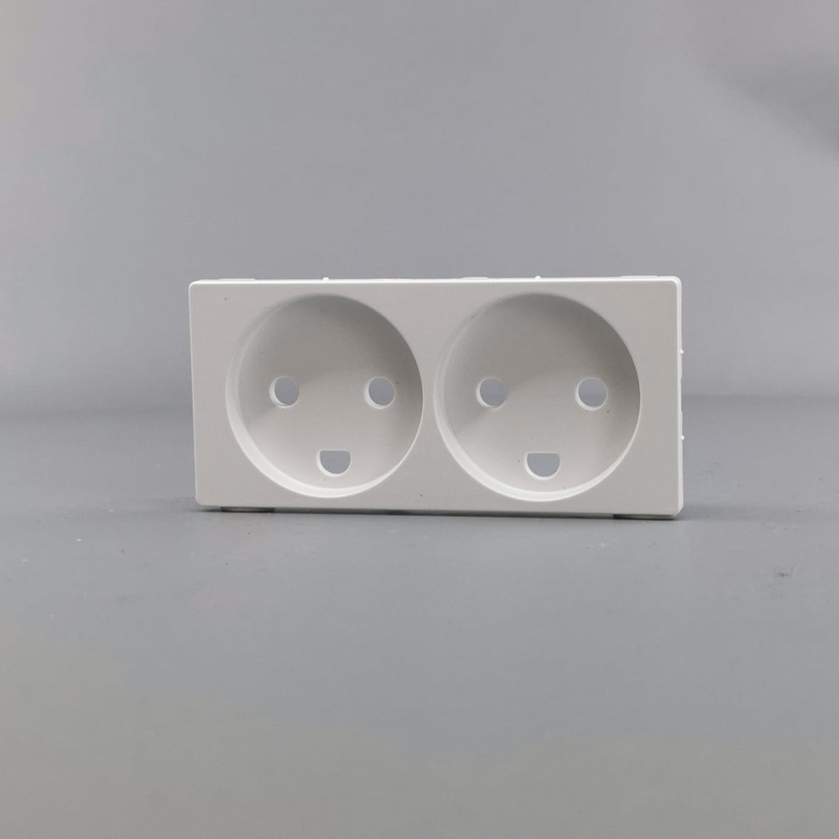 LK FUGA tangent stikkontakt 2 M, 2-pol med jord hv (360° frame 2)