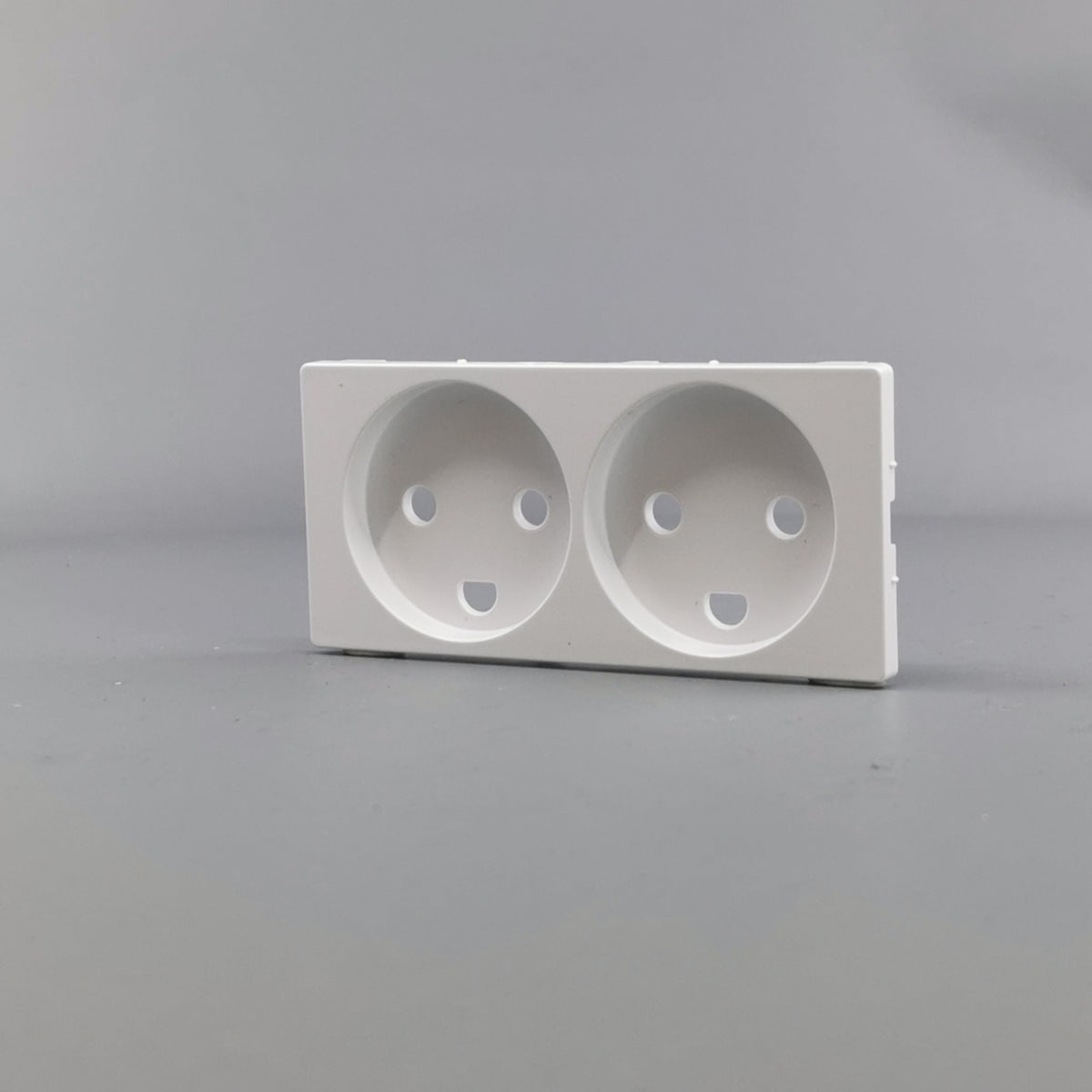 LK FUGA tangent stikkontakt 2 M, 2-pol med jord hv (360° frame 3)