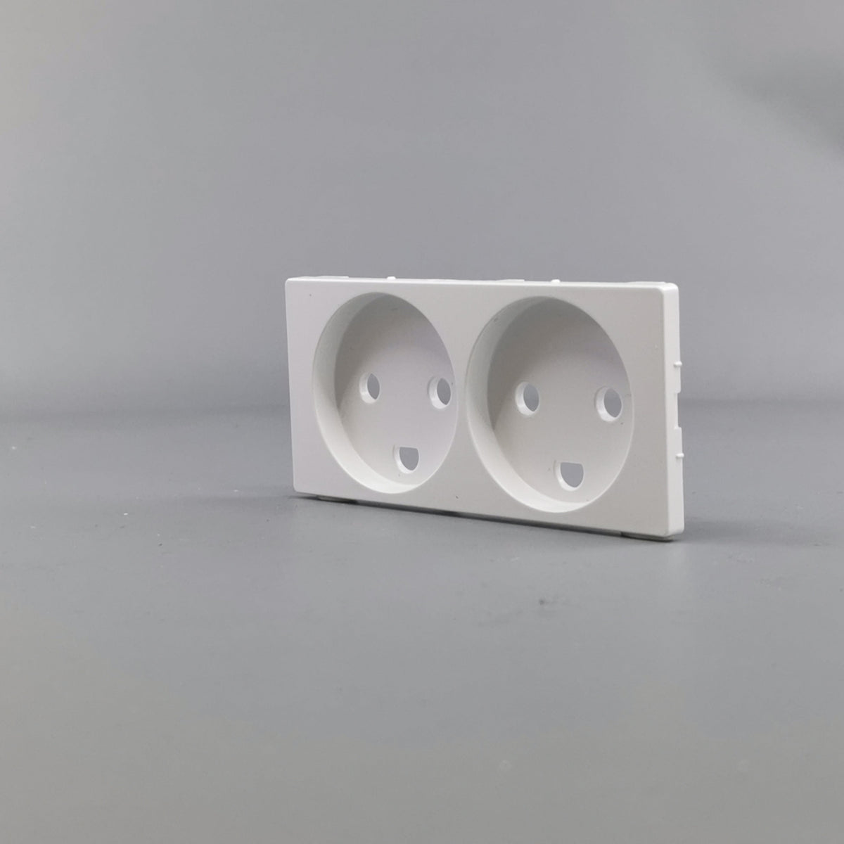 LK FUGA tangent stikkontakt 2 M, 2-pol med jord hv (360° frame 4)