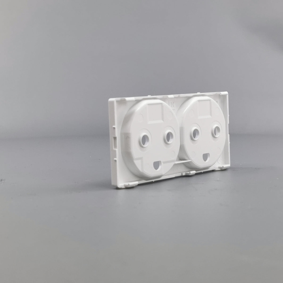 LK FUGA tangent stikkontakt 2 M, 2-pol med jord hv (360° frame 10)