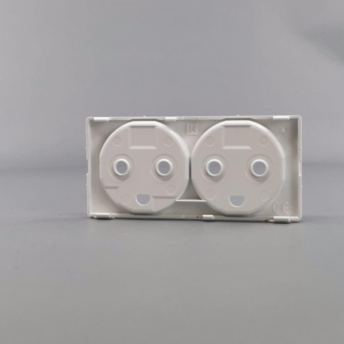 LK FUGA tangent stikkontakt 2 M, 2-pol med jord hv (360° frame 14)