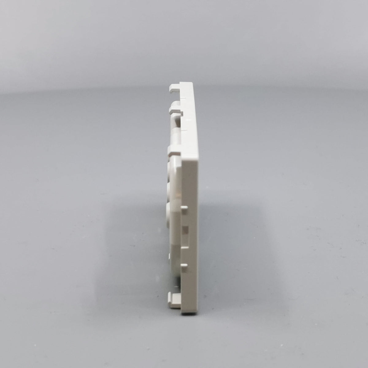 Fuga Afdækning f. stikkontakt 2M. m.Jord Lysegrå (360° frame 19)