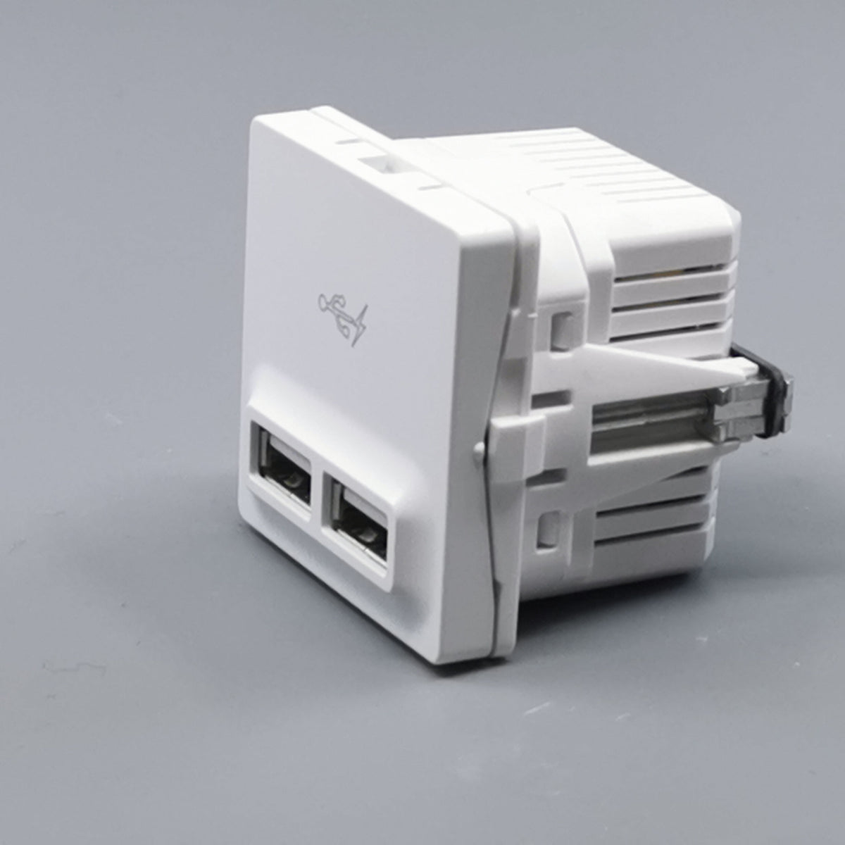 Fuga 2xUSB lader 2,1A 1 modul - hvid (360° frame 5)
