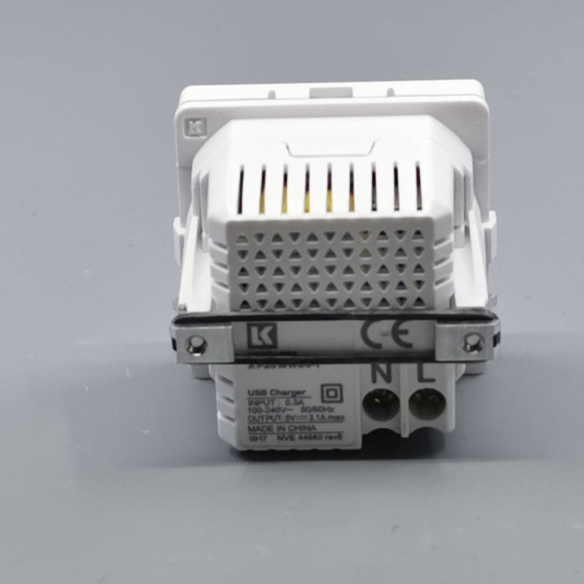 Fuga 2xUSB lader 2,1A 1 modul - hvid (360° frame 13)