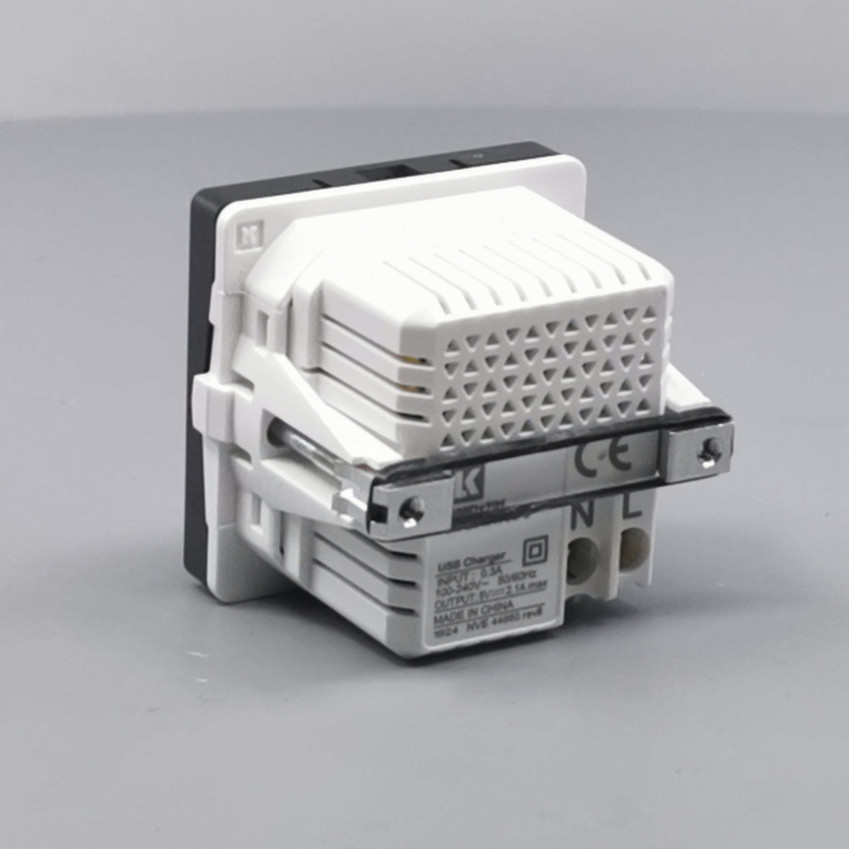 LK Fuga 2xUSB lader 2,1A 1 modul koksgrå (360° frame 11)
