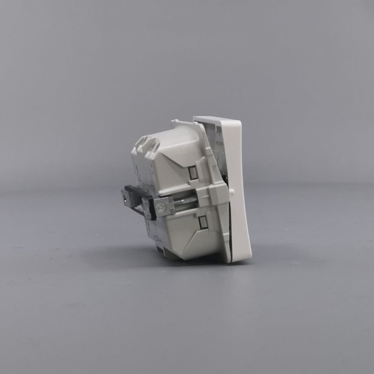 LK Fuga afbryder 2-pol 440V 16A - hvid (360° frame 18)