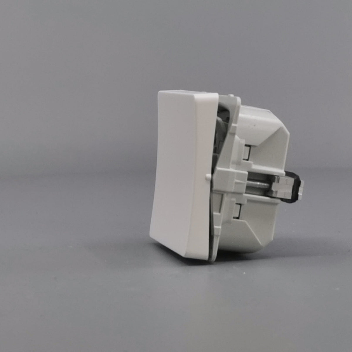 LK Fuga afbryder med sløjfeklemme 16A 1-pol - hvid (360° frame 6)